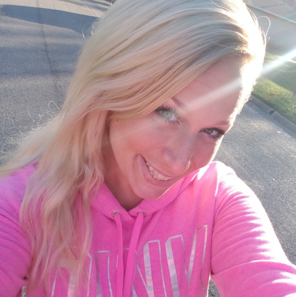 Meet your Posher, Carrie - Picture 2 of 8